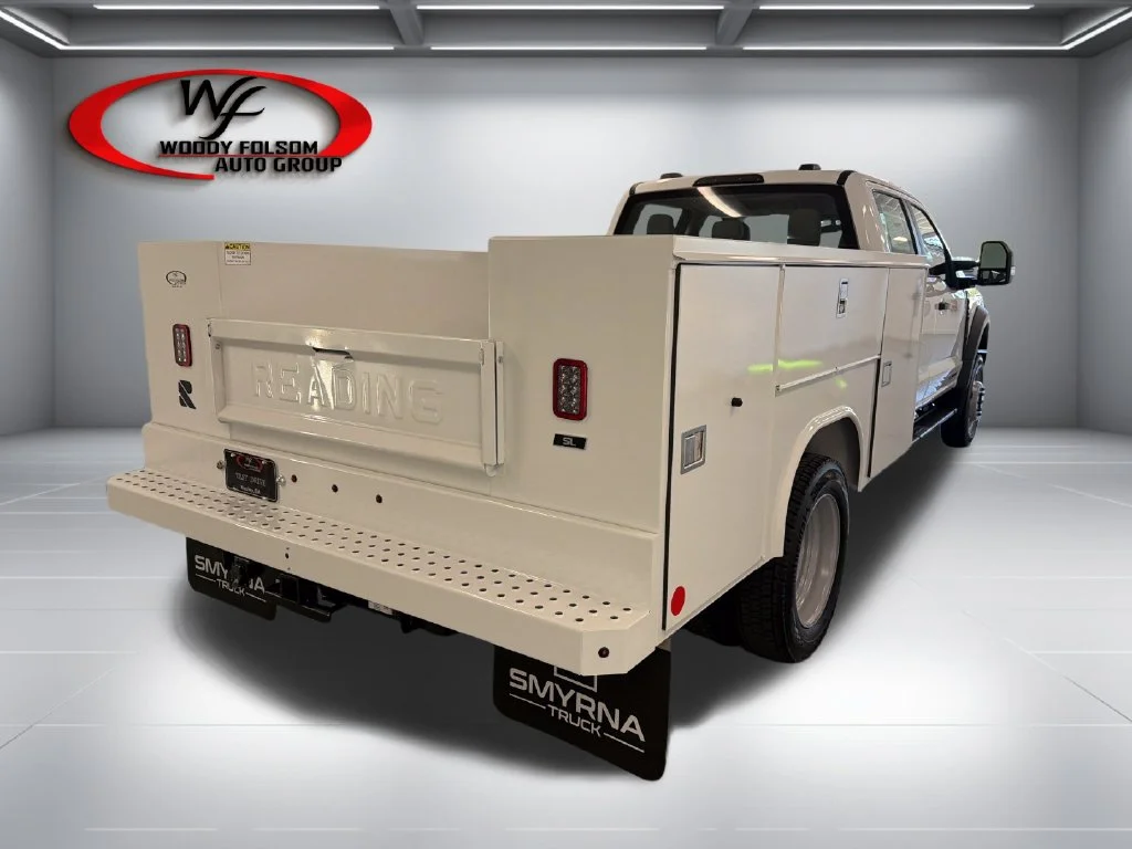 New 2027 Oxford White Ford F-550® XL image 7