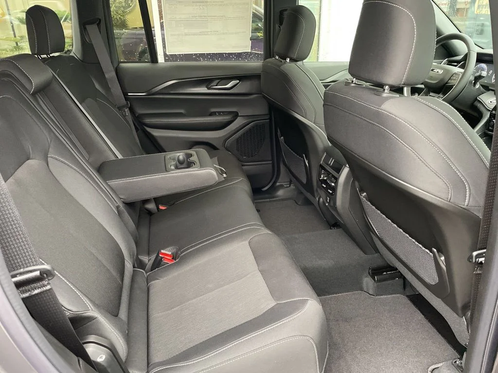 New 2026 Baltic Gray Metallic Clear-Coat Exterior Paint Jeep Laredo X image 14