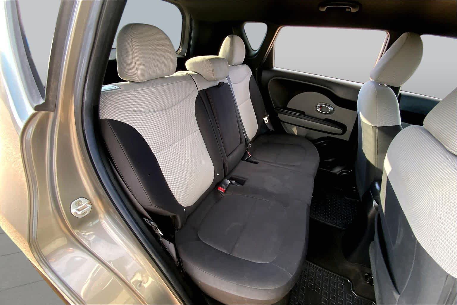 Used 2014 Titanium Gray Kia Base image 20