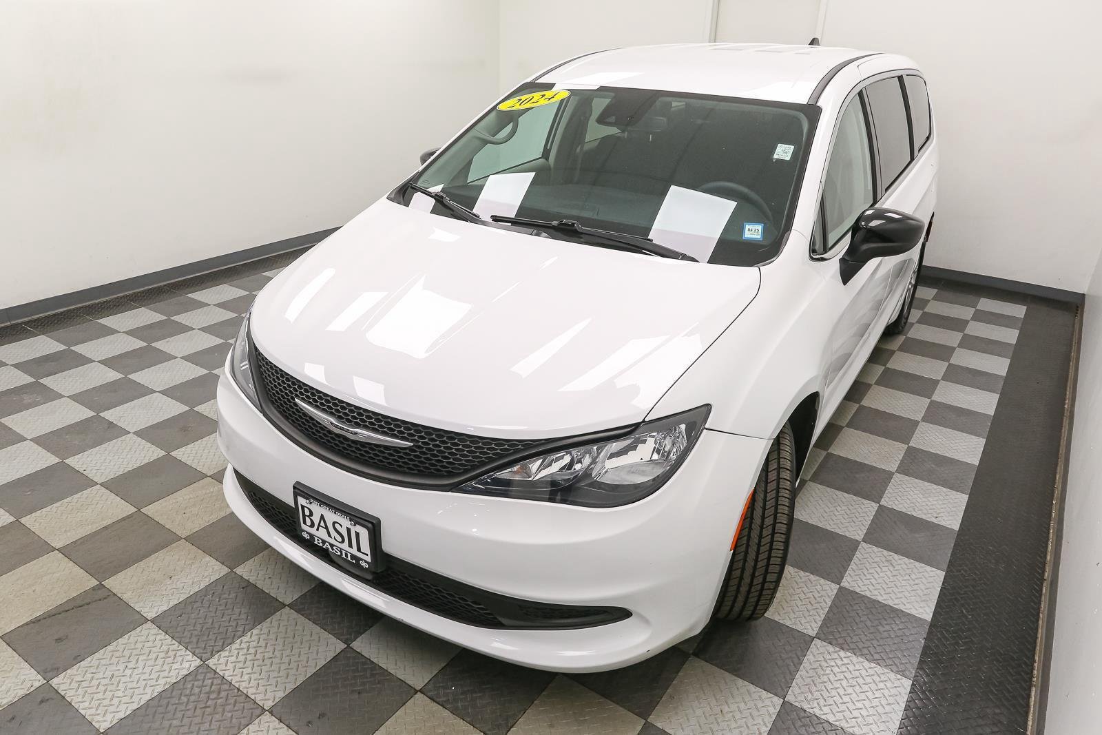Used 2024 Bright White Clearcoat Chrysler LX image 6