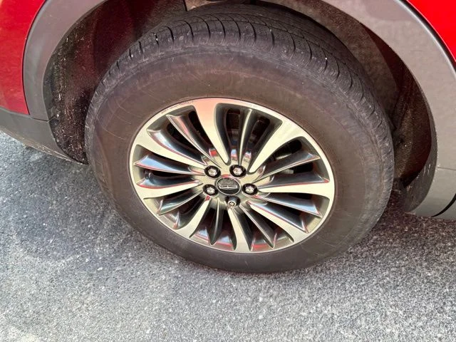 Used 2020 Red Lincoln Standard image 9