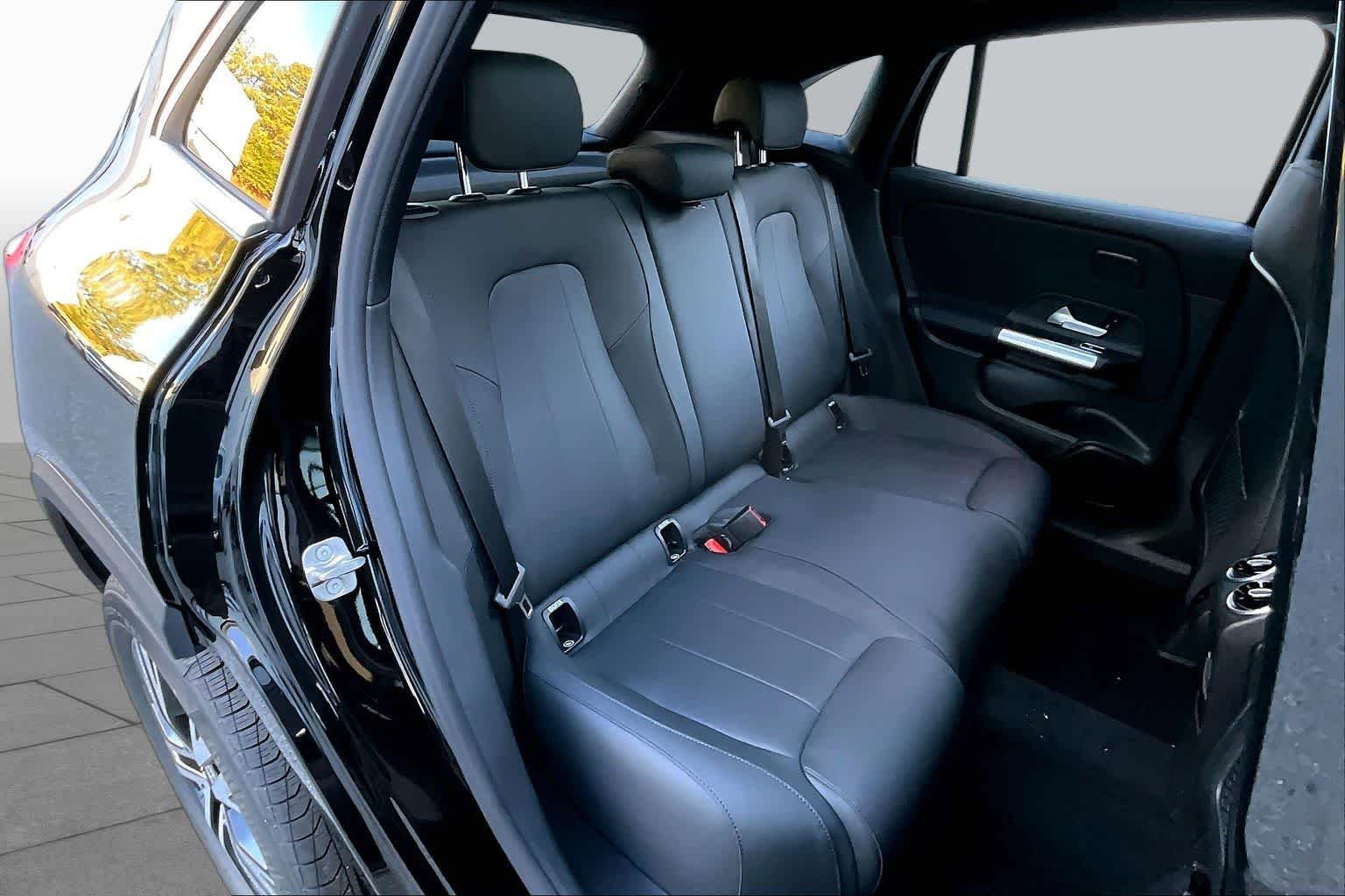 Used 2026 Night Black Mercedes-Benz GLA 250 image 18