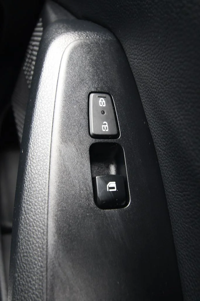 Used 2023 Orange Kia S image 24