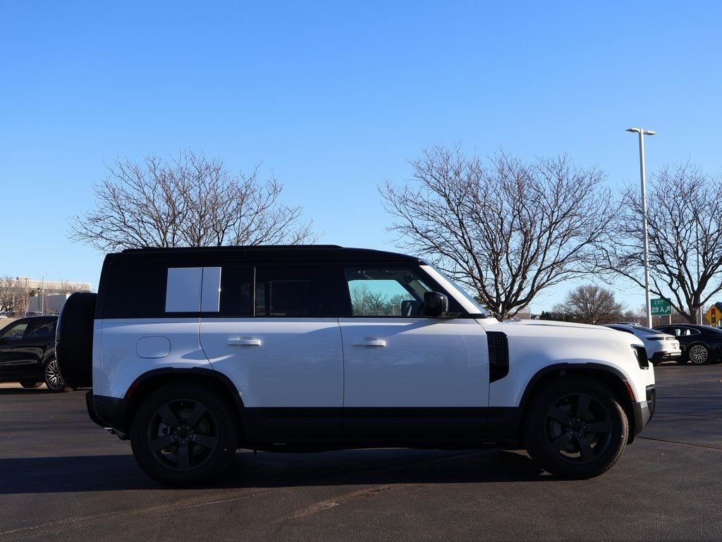 New 2026 Fuji White Land Rover S image 4