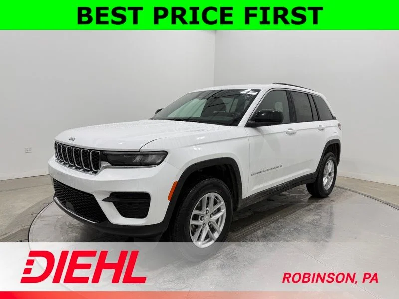 New 2026 Bright White Clear-Coat Exterior Paint Jeep Laredo image 3