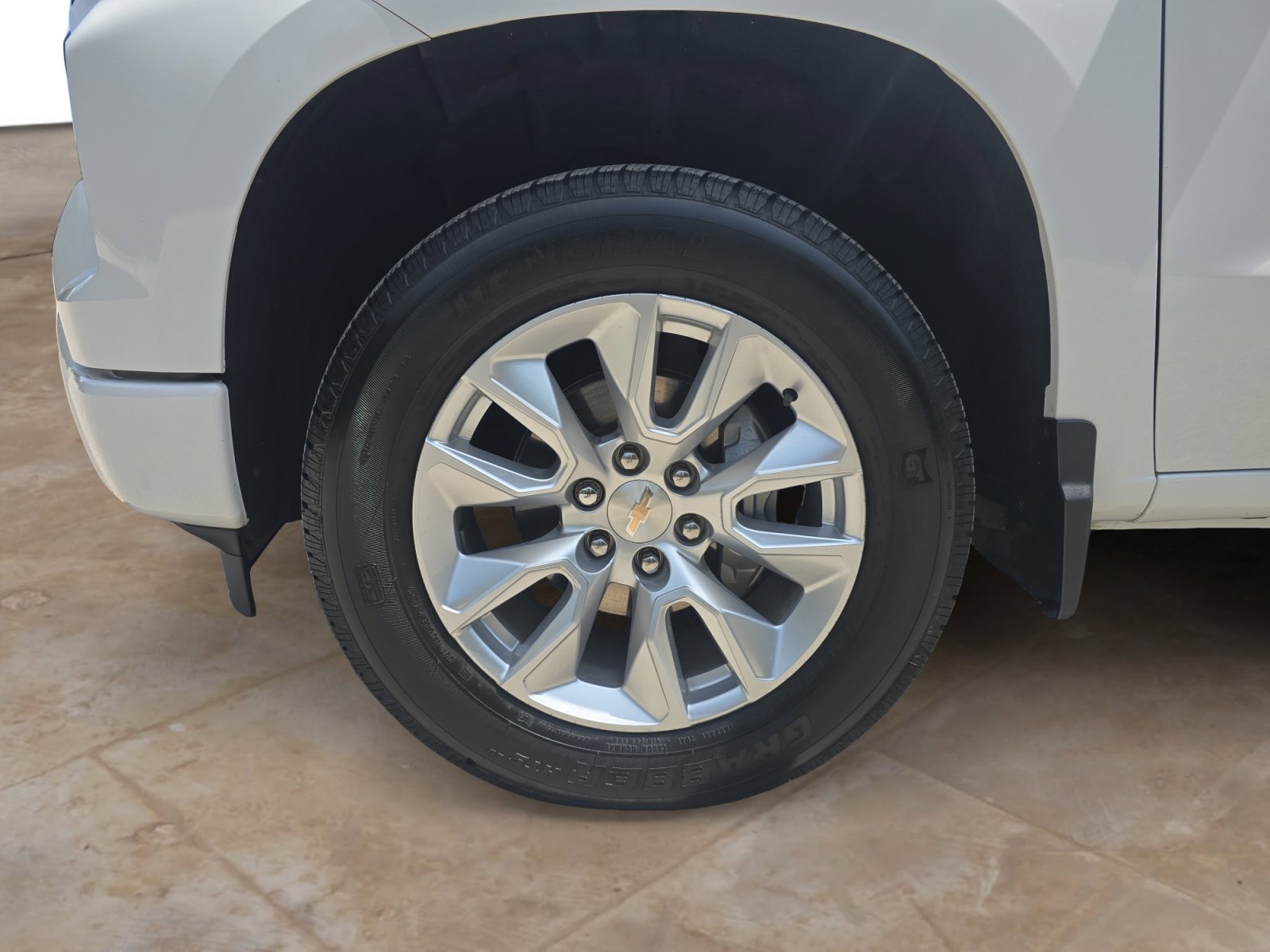 Used 2025 Summit White Chevrolet Custom image 27