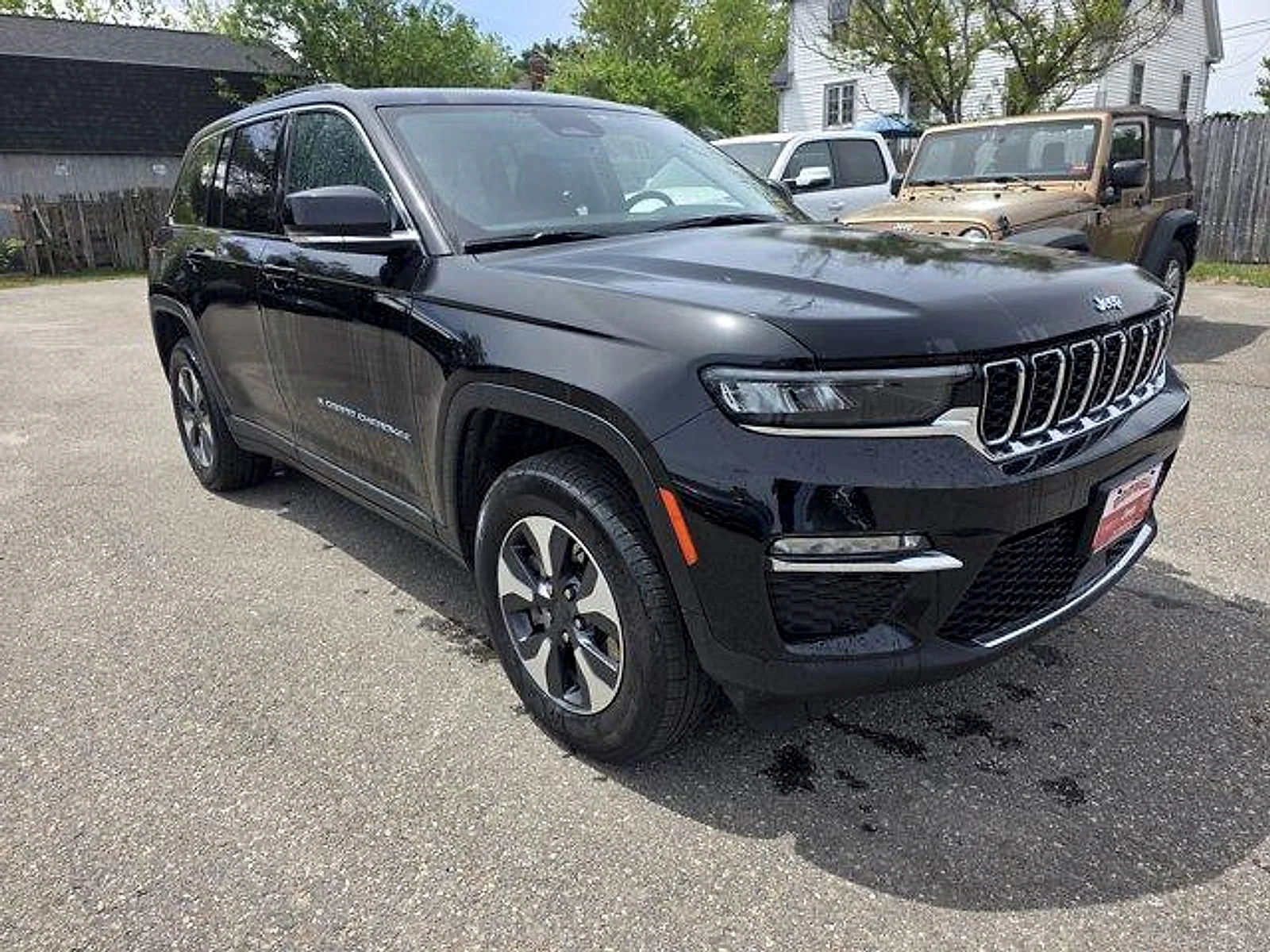 Used 2023 Diamond Black Crystal Pearlcoat Jeep  image 4