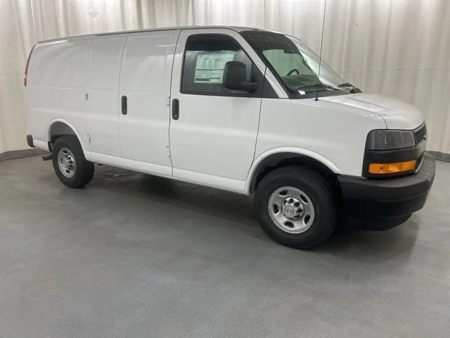 2026 Chevrolet Express 2500 Work Van HD's photo