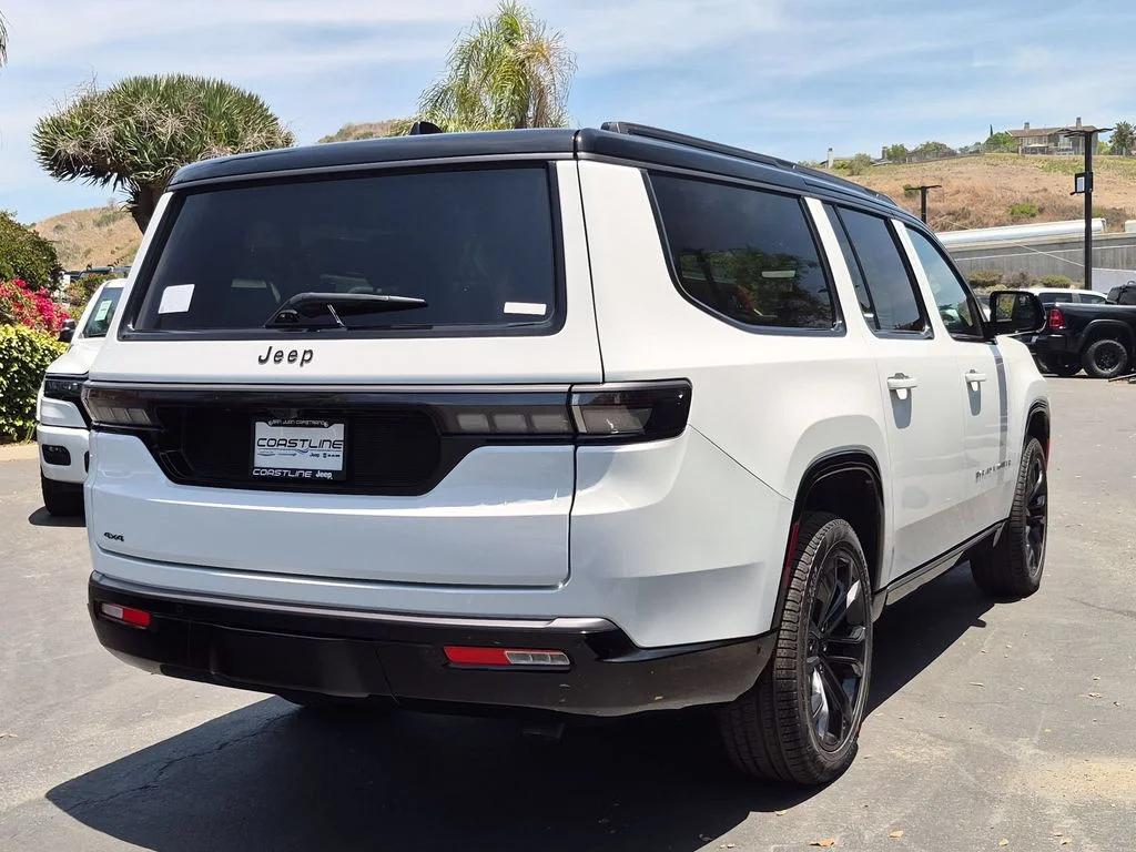 New 2026 Bright White Clear-Coat Exterior Paint Jeep Summit Reserve image 4