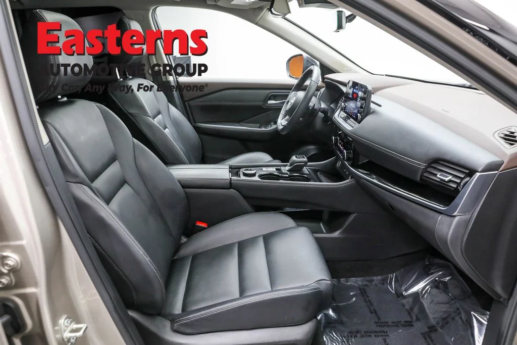 Used 2023 Silver Nissan SL image 24