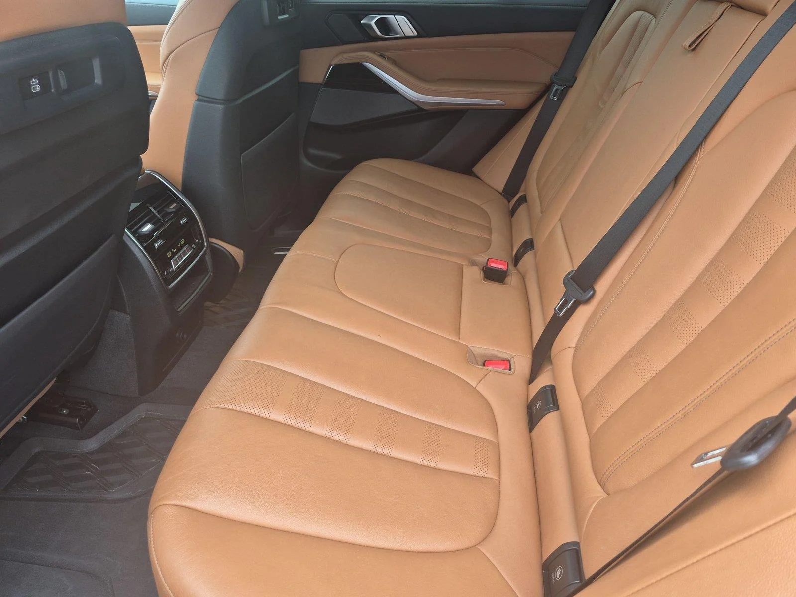 Used 2021 Black Sapphire Metallic BMW M50i image 31