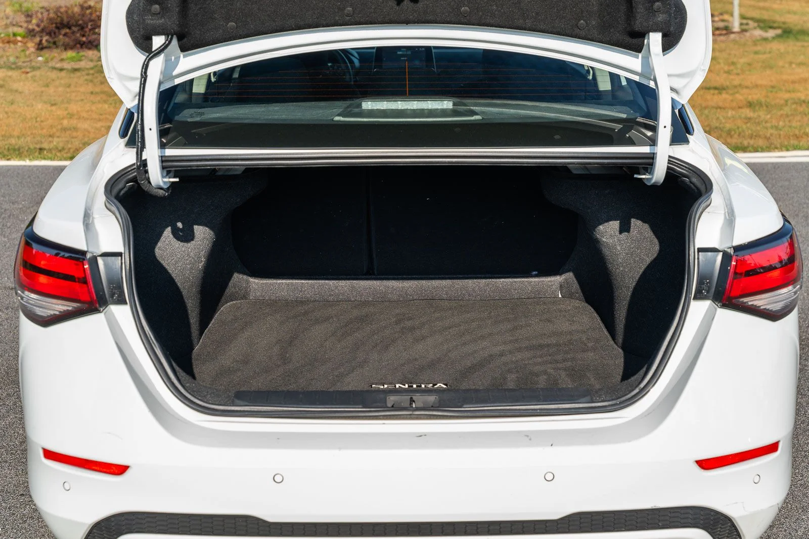 Used 2025 White Nissan SV image 15