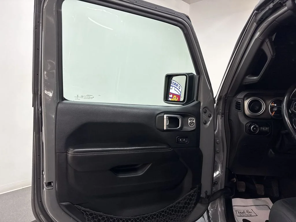 Used 2018 Gray Clearcoat Jeep Unlimited Sahara image 13