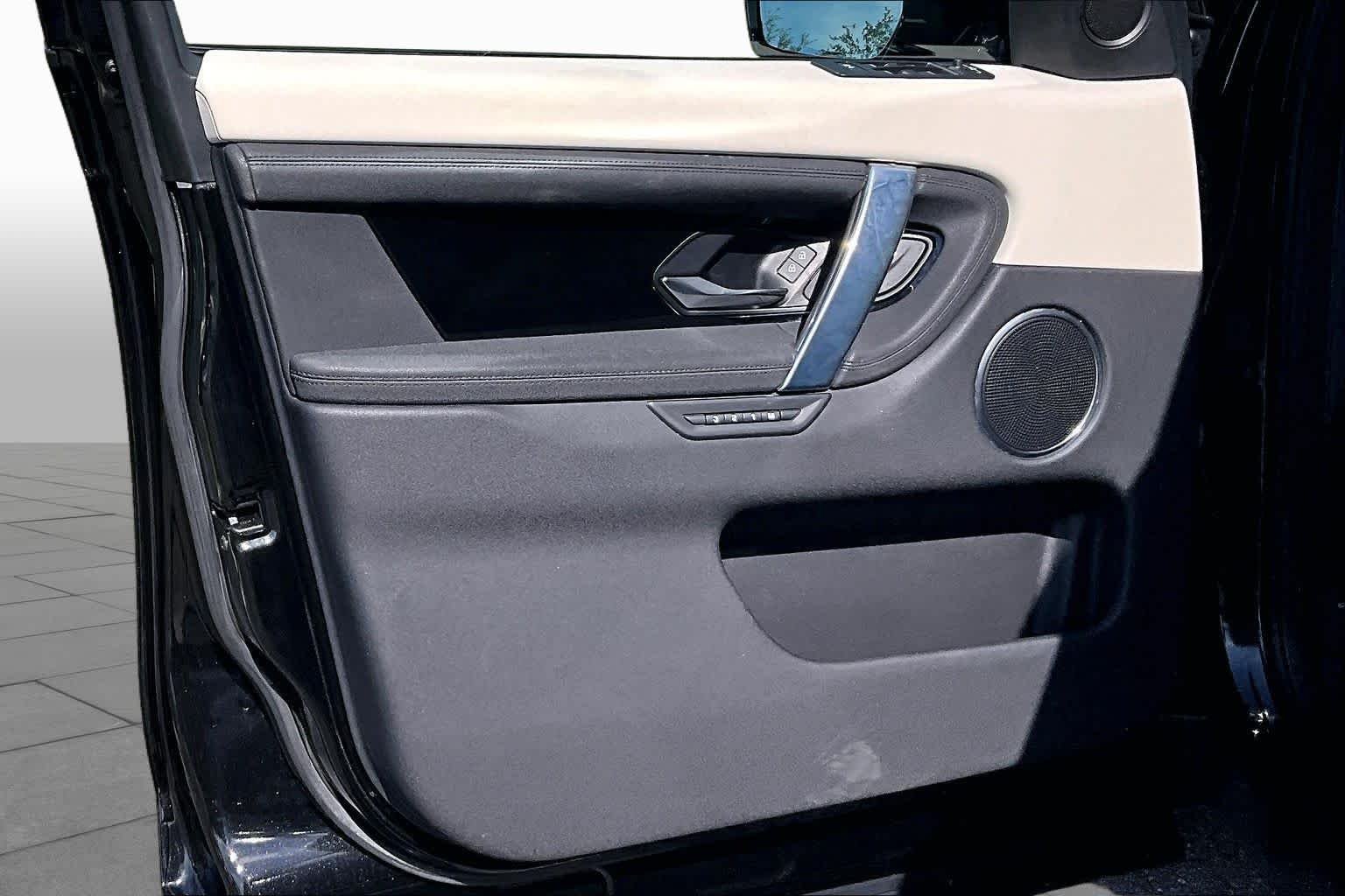 Used 2022  Land Rover S image 26