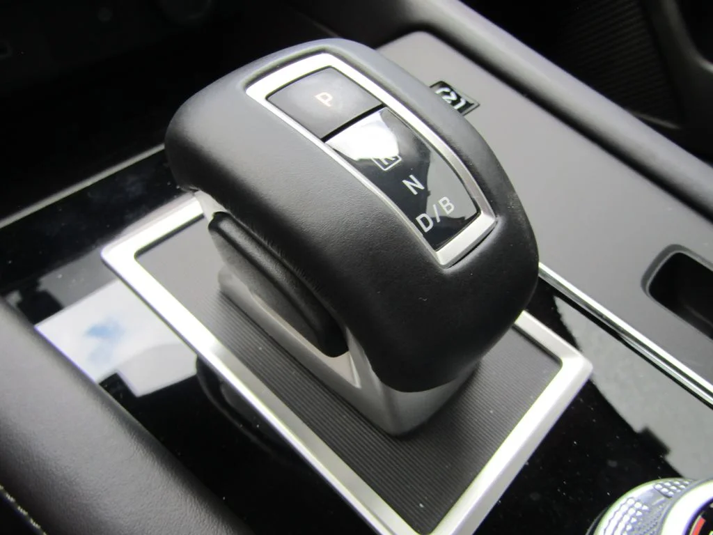 2025 Mitsubishi Outlander Plug-in Hybrid SE - Photo 27