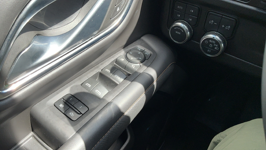 Used 2024 White GMC AT4 image 14
