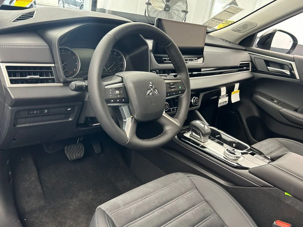 New 2026 White Mitsubishi Trail Edition image 12