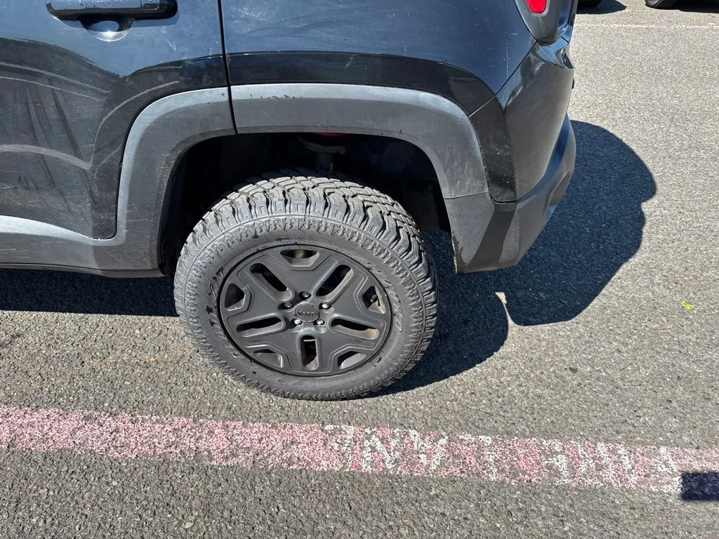 Used 2018 Black Jeep Trailhawk image 5