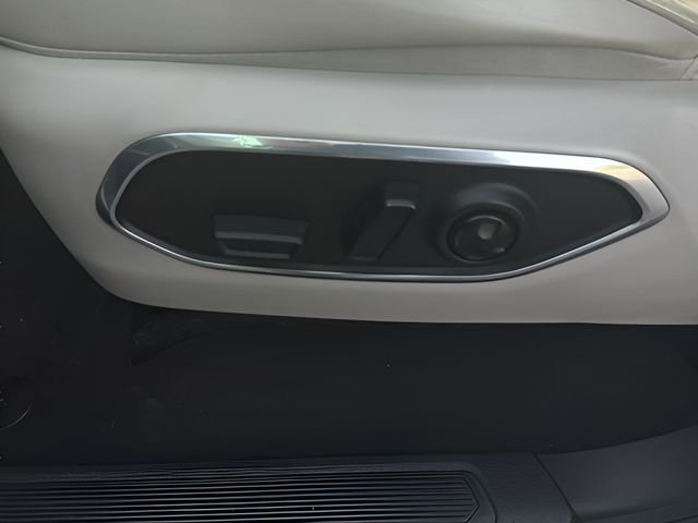 Used 2022 White Jeep Series III image 27