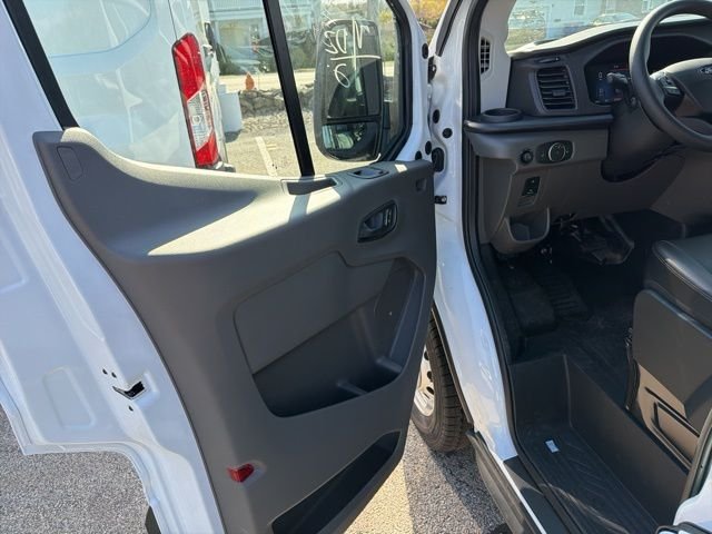 New 2026 Oxford White Ford Cargo Van image 8
