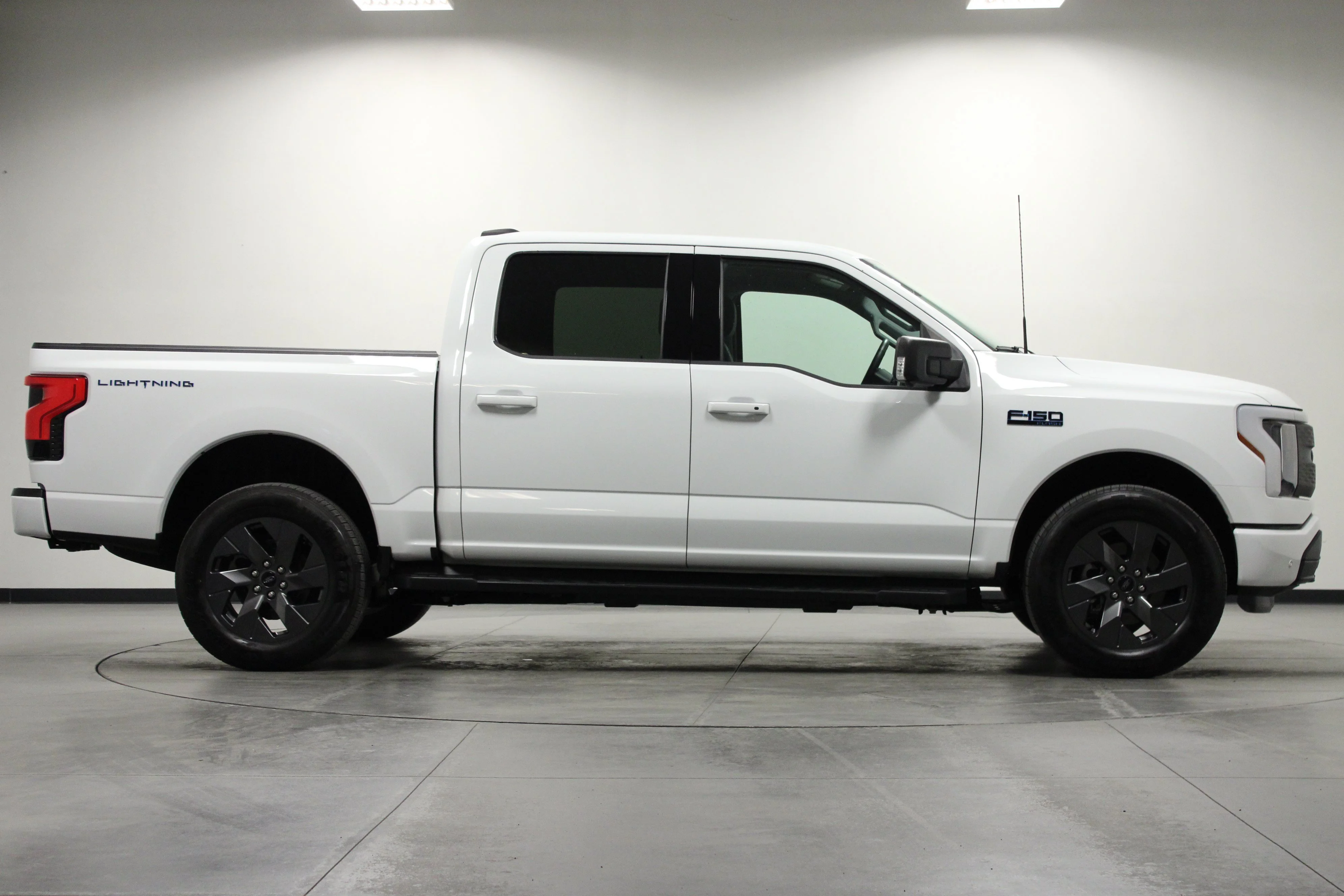 Used 2024 Oxford White Ford Flash image 3