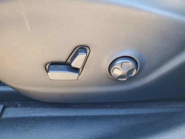 Used 2017 Granite Crystal Jeep Latitude image 12