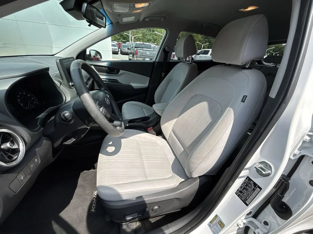 Used 2023 White Hyundai SEL image 13