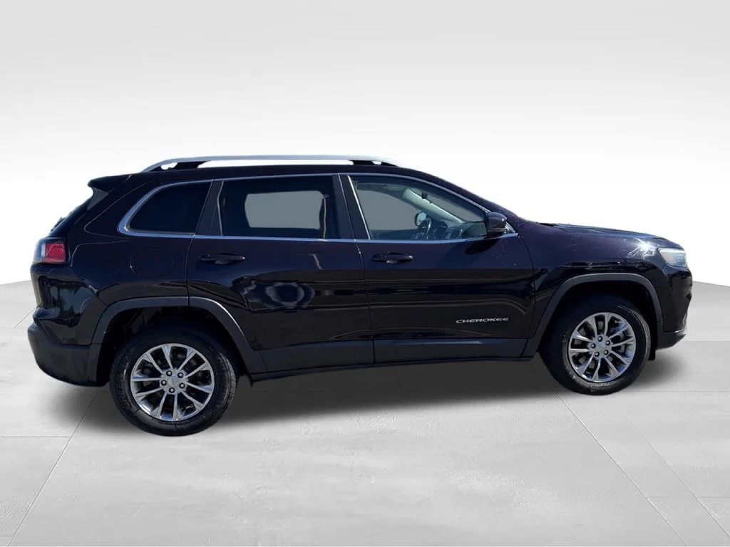 Used 2021 Red Jeep Latitude Plus image 24