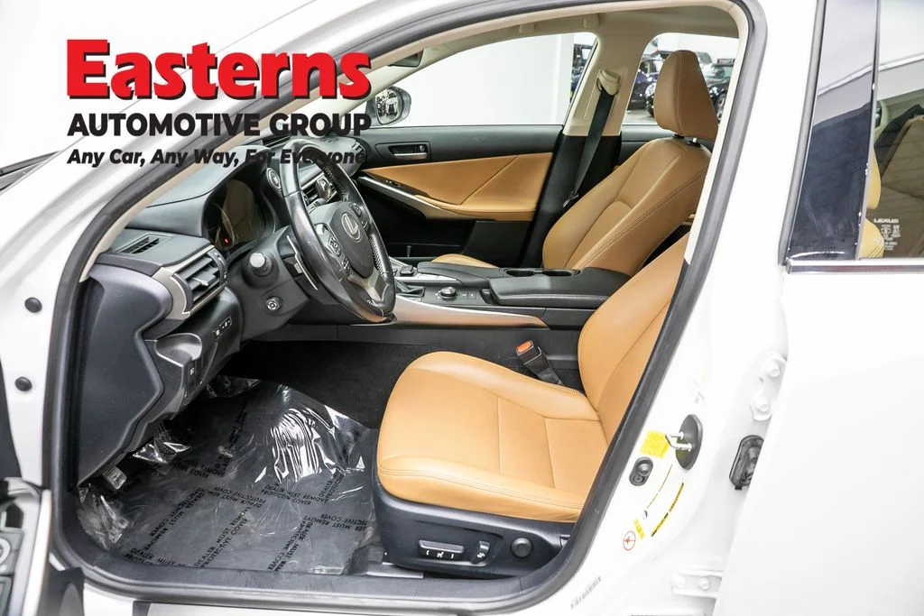 Used 2018 White Lexus 300 image 14