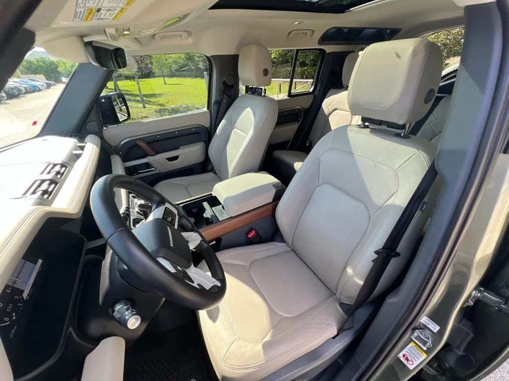 Used 2024 Green Land Rover S image 41