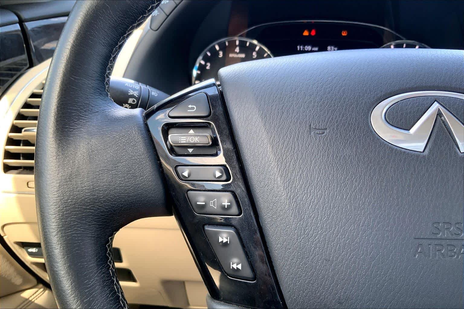 Used 2022 Moonstone White INFINITI LUXE image 24