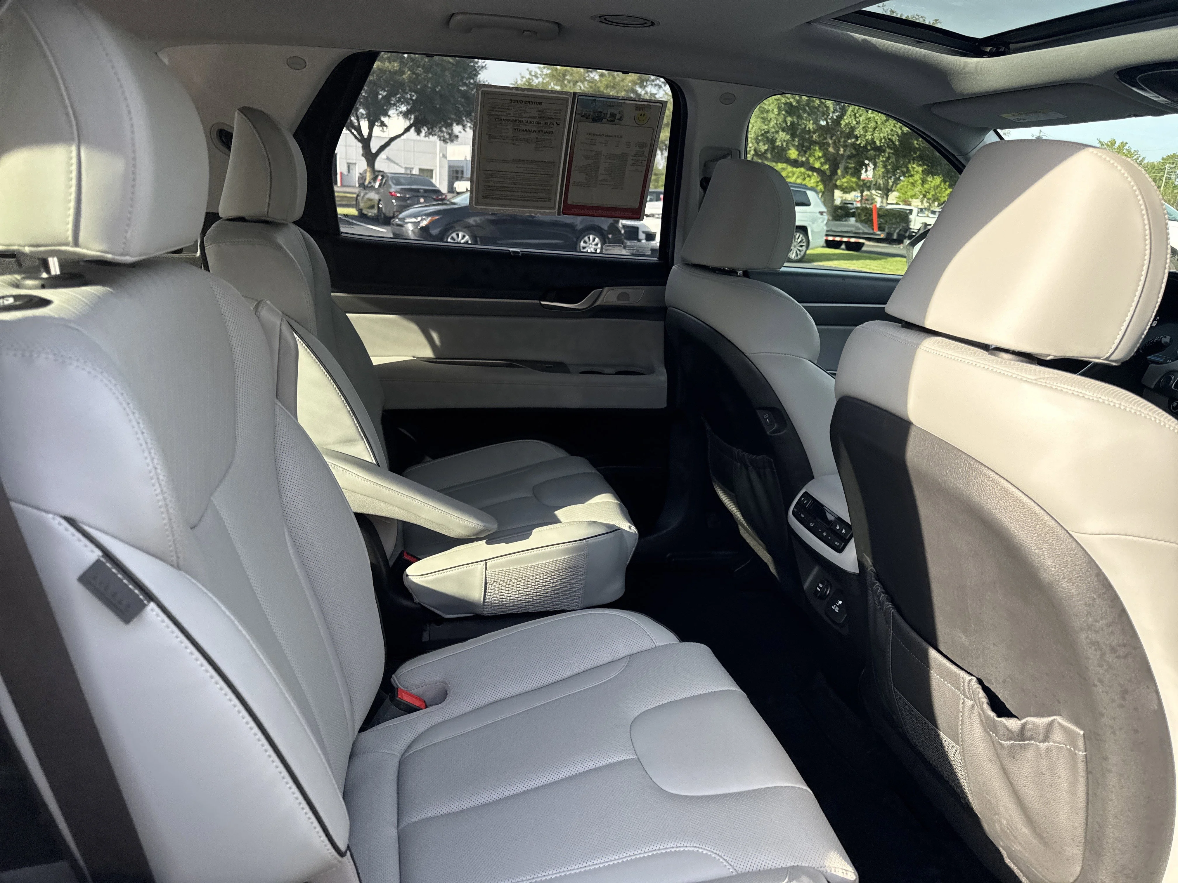 Used 2023 Moonlight Cloud Hyundai SEL image 31