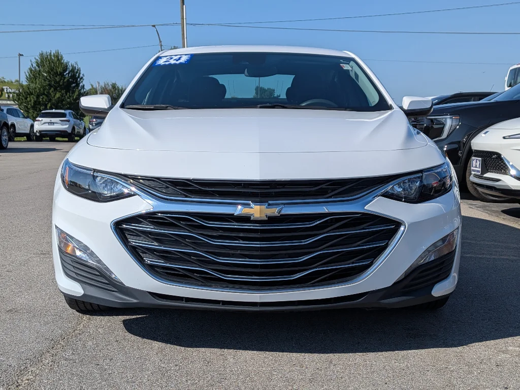 Used 2024 Summit White Chevrolet LT image 5