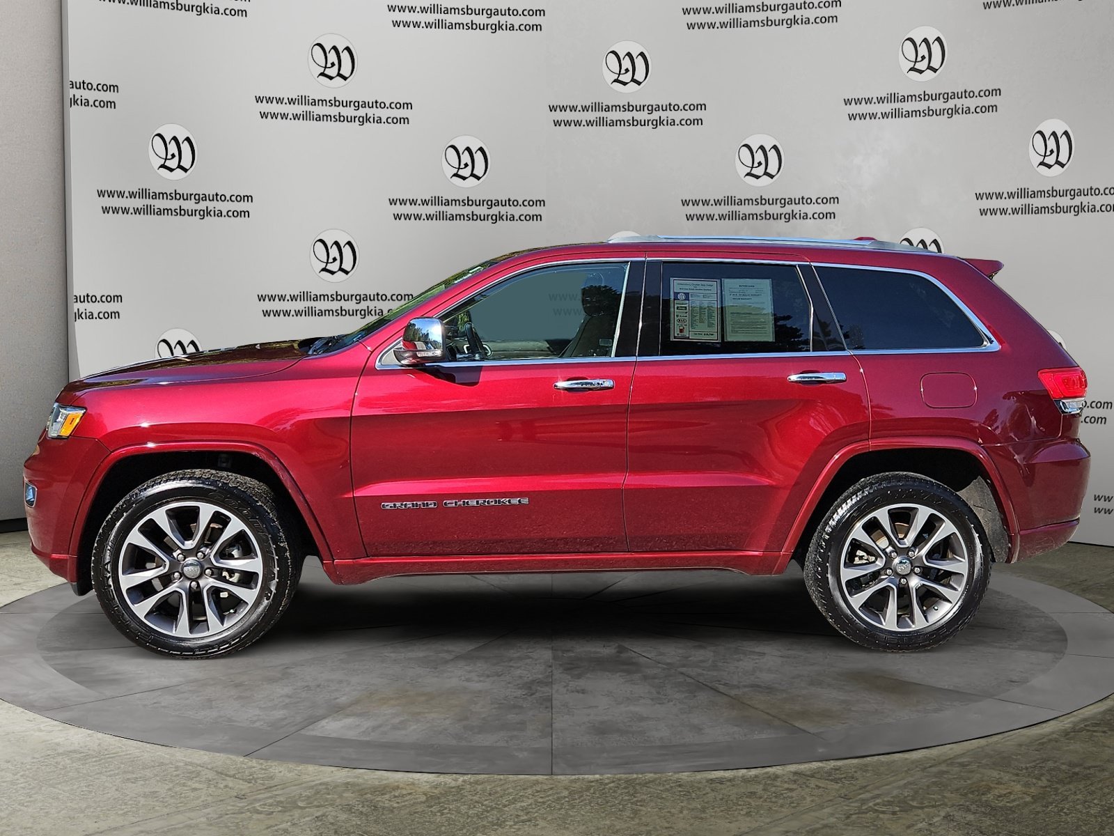 Used 2018 Red Jeep Overland image 2