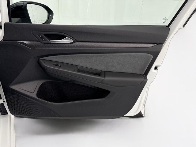 New 2026 Pure White Volkswagen 2.0T image 24