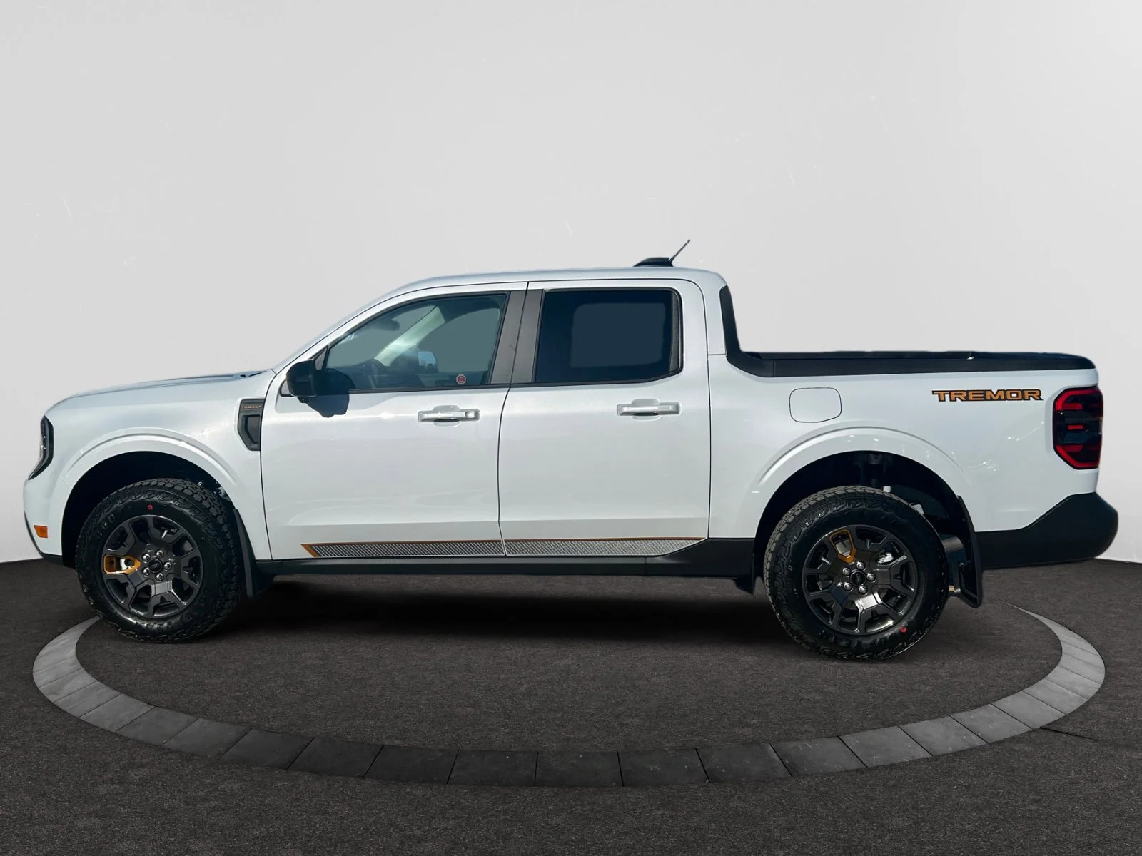 New 2026 Space White Metallic Ford Tremor image 2