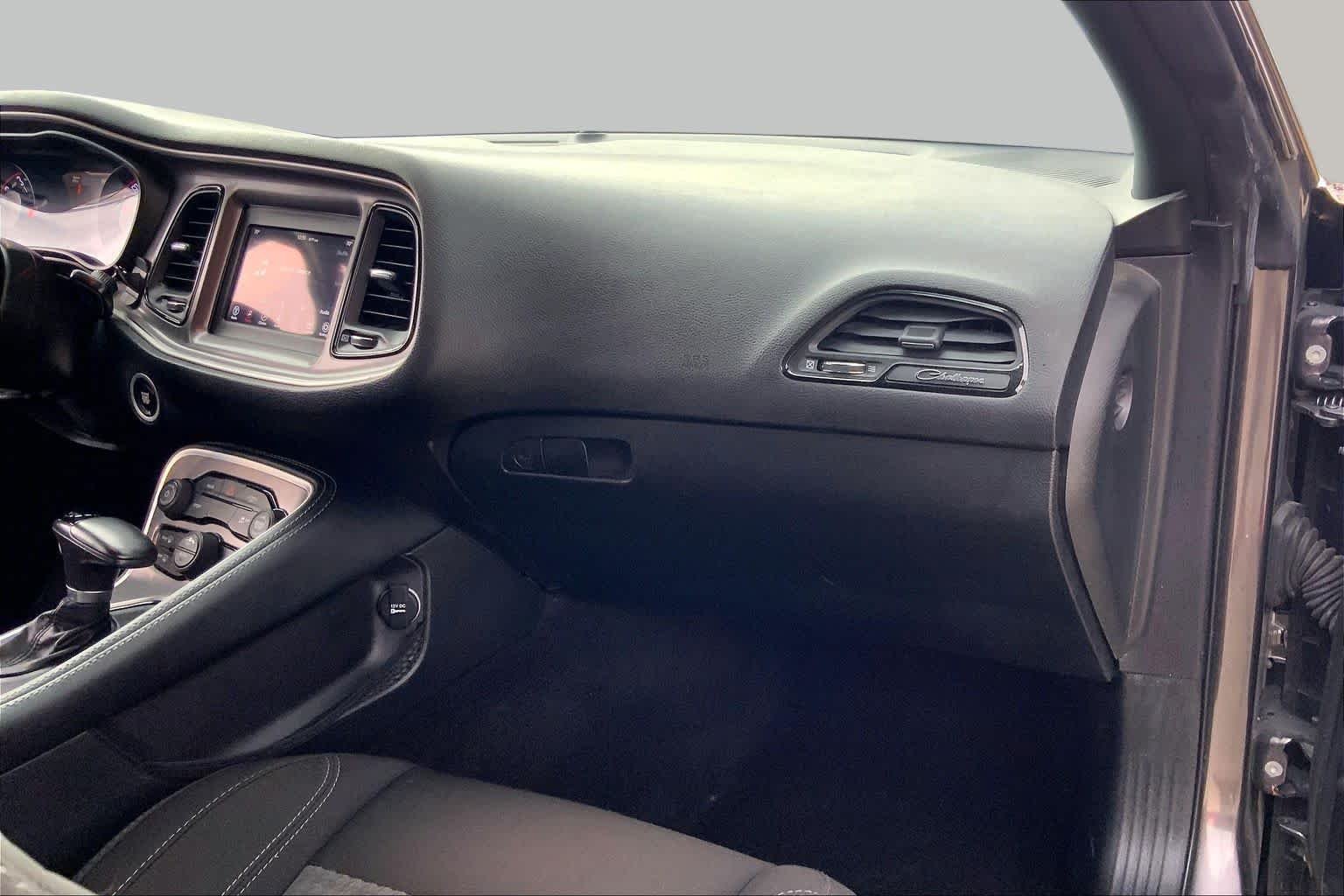 Used 2022 Granite Pearlcoat Dodge SXT image 18