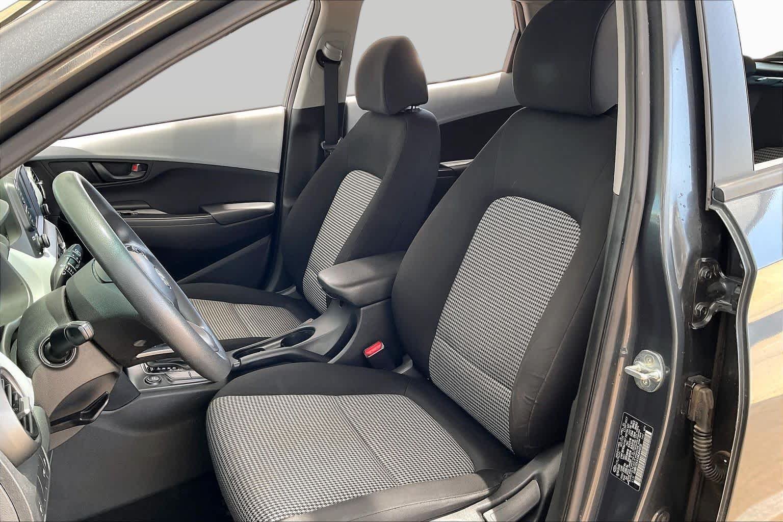 Used 2021 Thunder Gray Hyundai SE image 8
