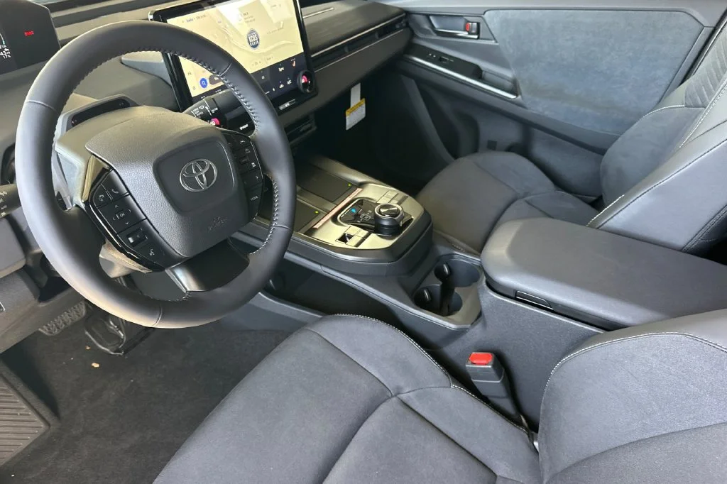 New 2027 Wind Chill Pearl <sup>1</sup> Toyota  XSE image 10
