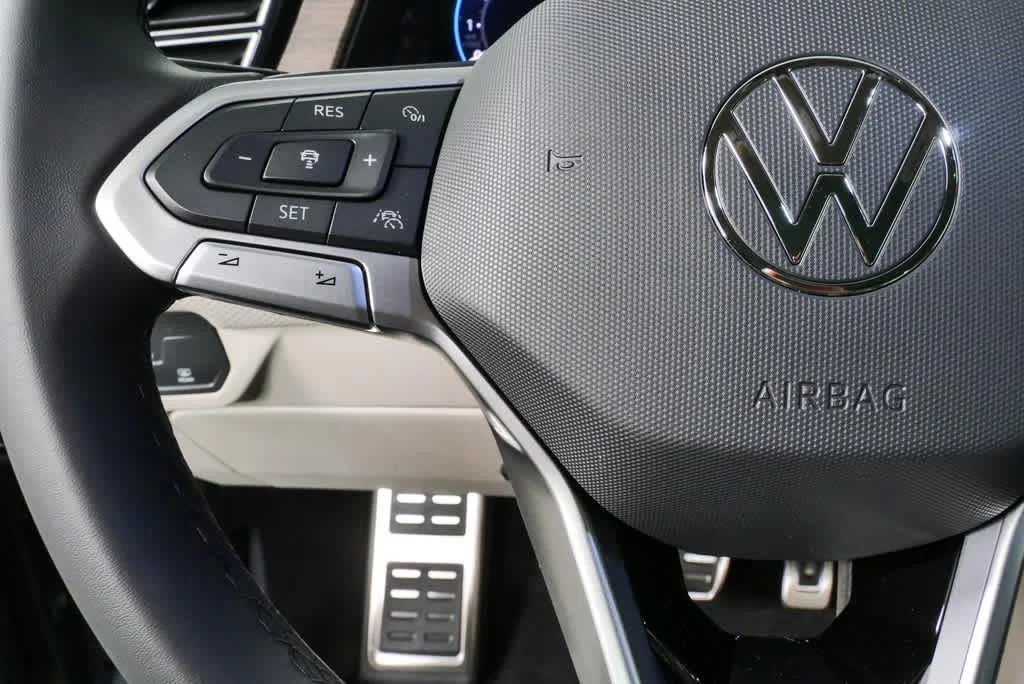 New 2026 Pure Gray Volkswagen 2.0T SEL Premium R-Line image 9