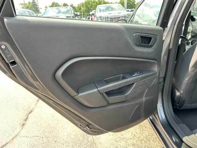 Used 2018 Gray Ford SE image 18
