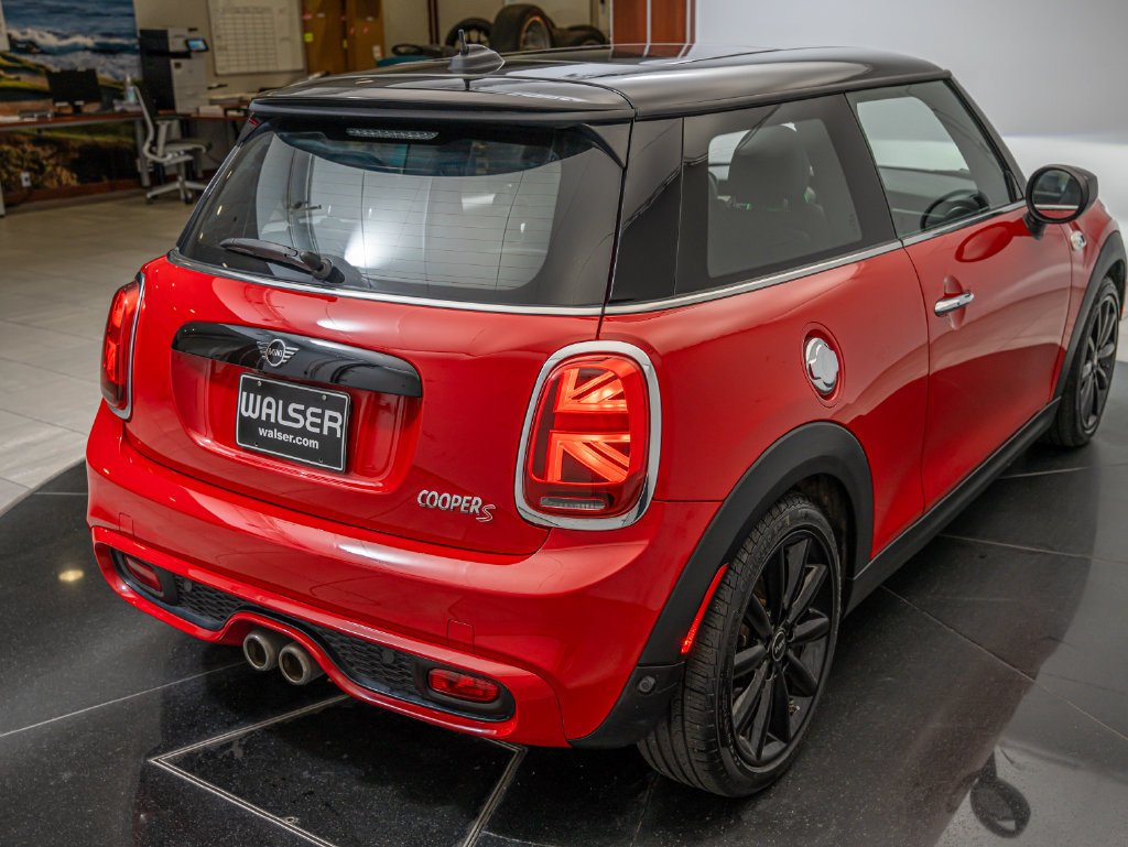 Used 2021 Chili Red MINI Signature image 15