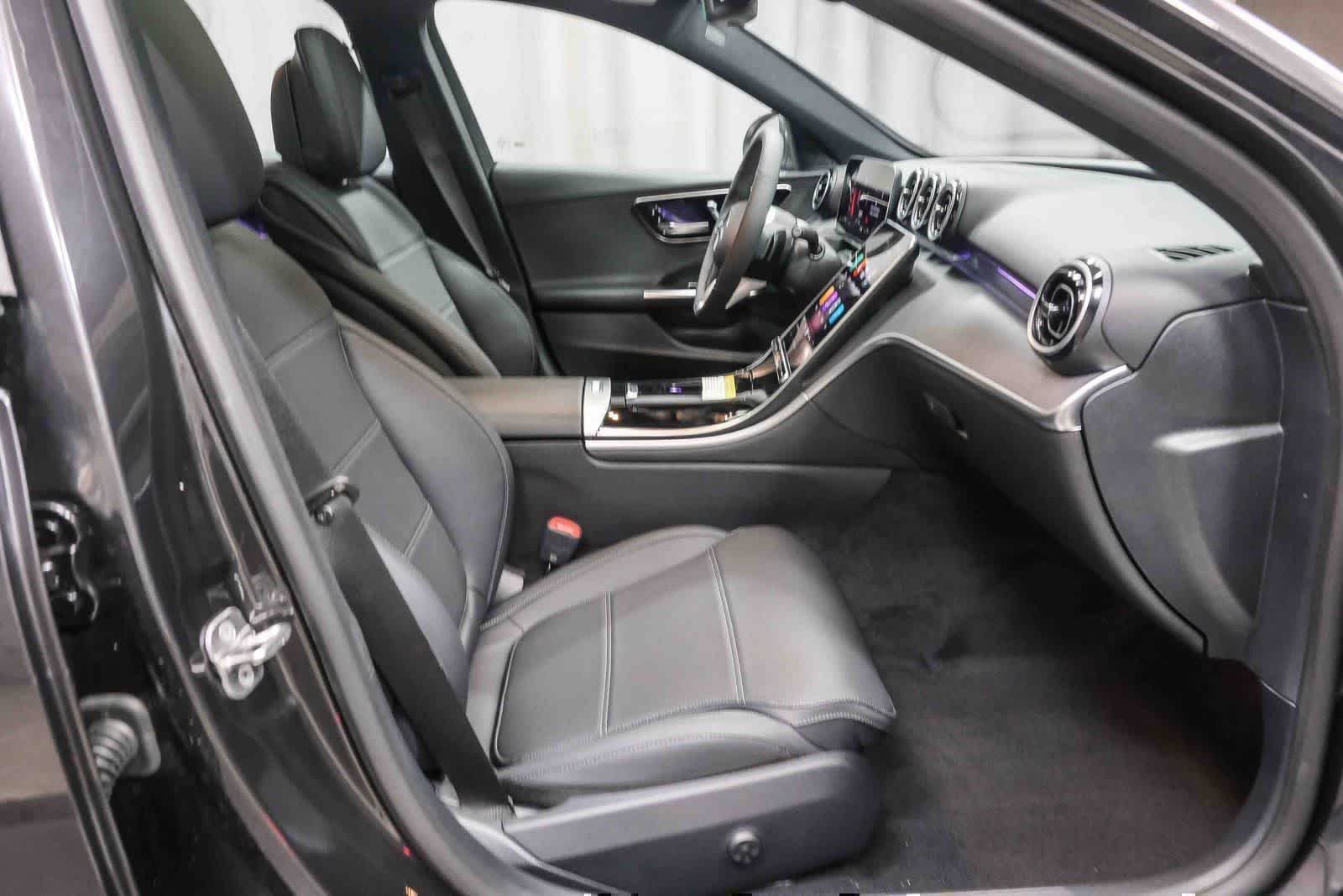 Nuevo Mercedes-Benz C 300 2026 en color gris grafito metalizado, imagen 20.
