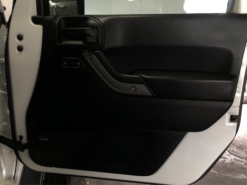 2017 Jeep Wrangler Unlimited Sport S - Photo 30