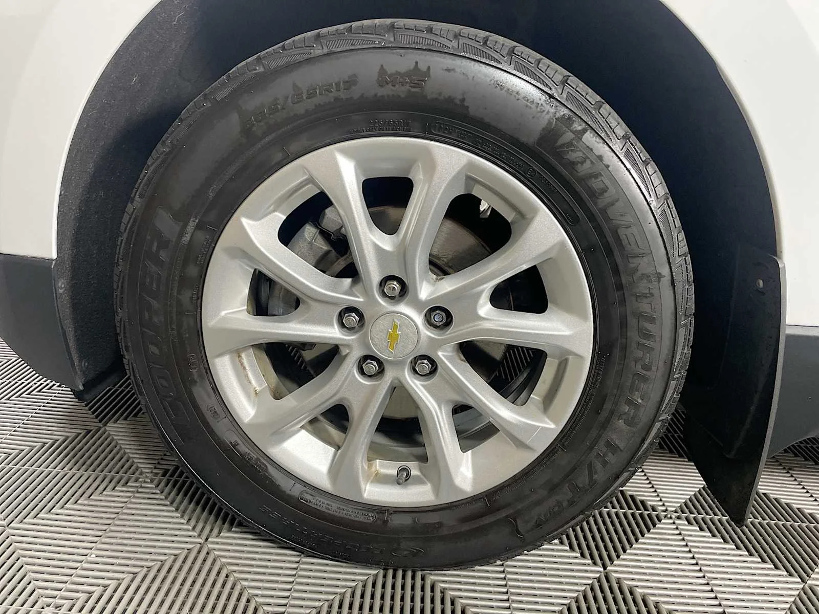 Used 2018 Summit White Chevrolet LS image 27
