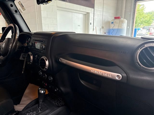 Used 2016 Black Jeep Sahara image 28