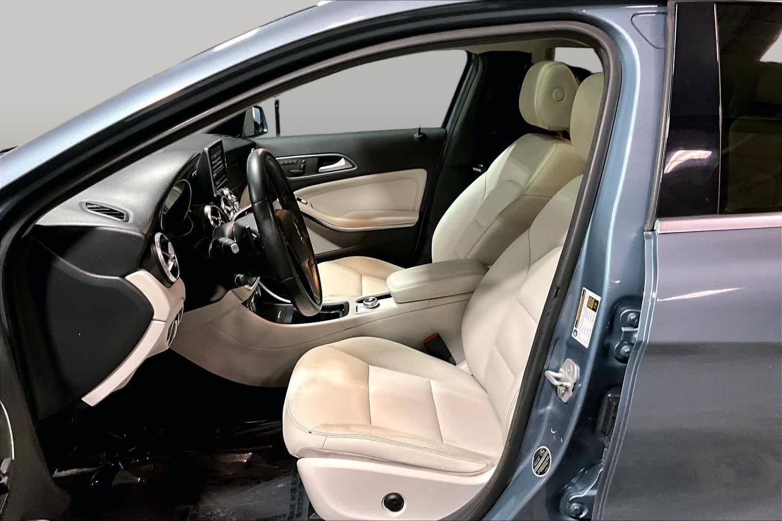 Used 2015 Universe Blue Metallic Mercedes-Benz GLA 250 image 9