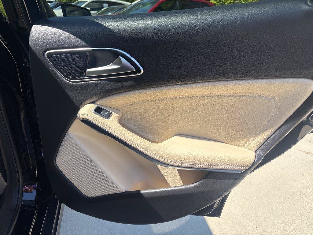 Used 2019 Black Mercedes-Benz GLA 250 image 31
