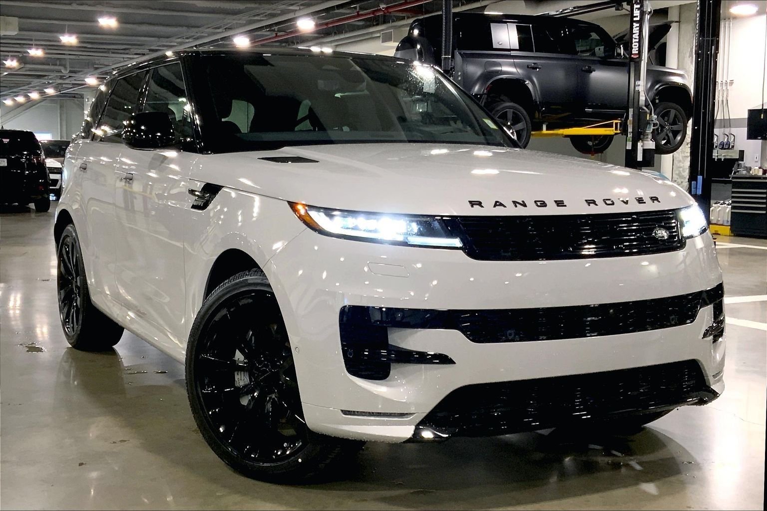 New 2026 Borasco Grey LAND ROVER Dynamic SE image 2
