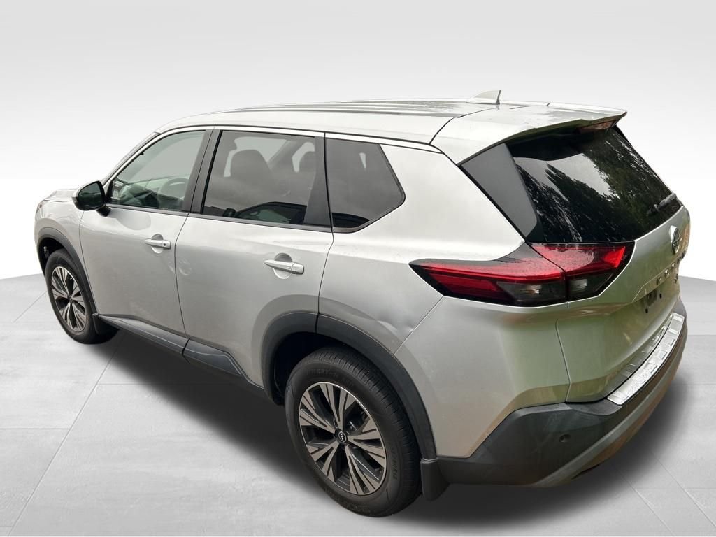 Used 2022 Silver Nissan SV image 4